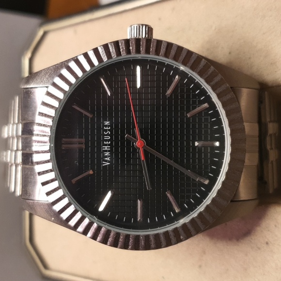 Van Heusen Silver/Black Stainless Steel Men's Watch - Picture 1 of 4